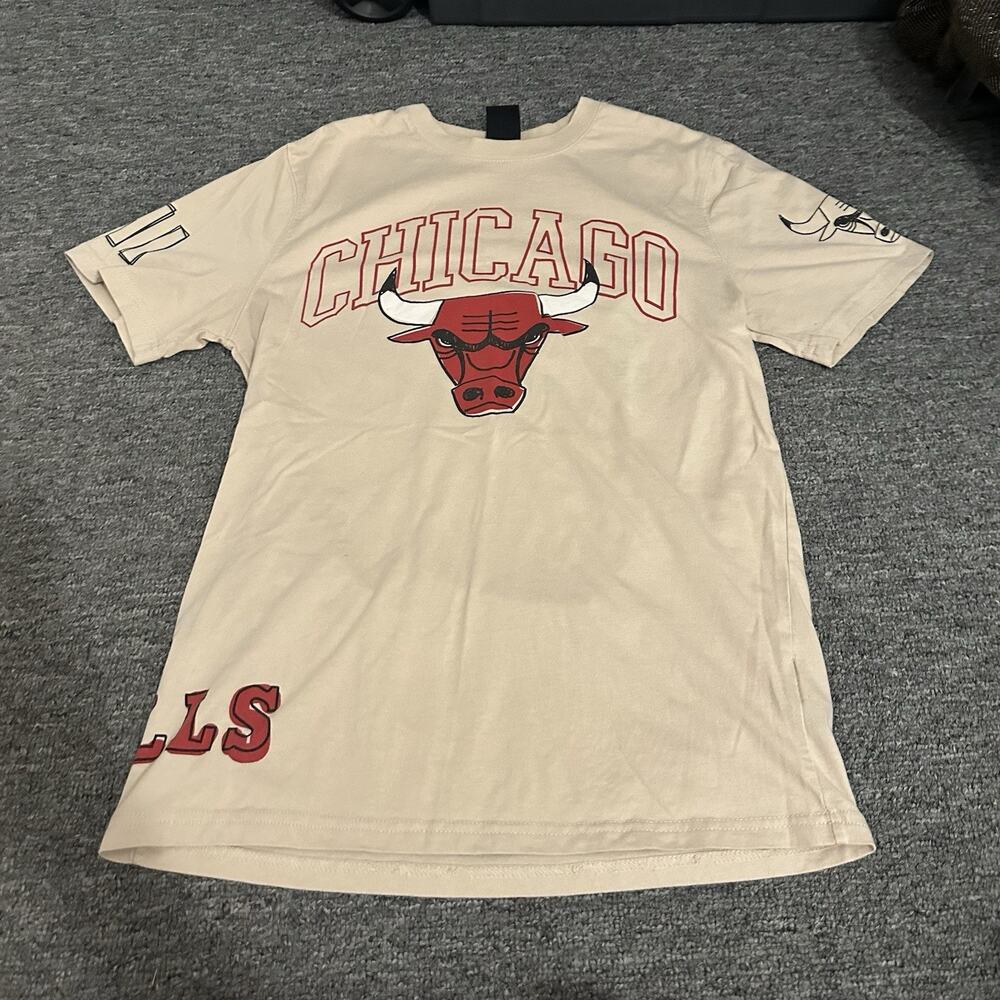 Chicago Bulls Ultra Game NBA Graphic T-Shirt S Beige Streetwear Basketball